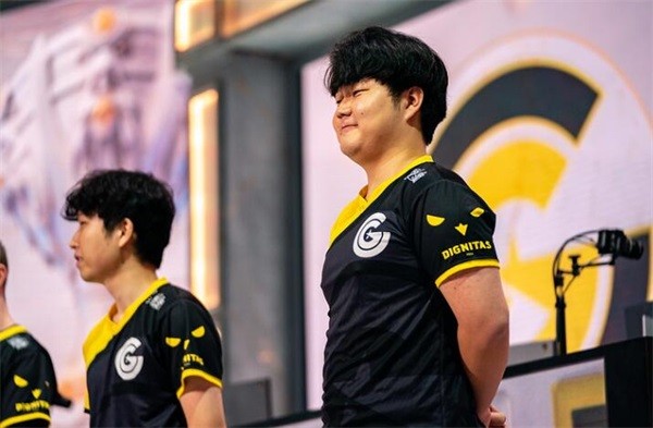 RNG再战SKT争头名 Uzi能否复仇Faker