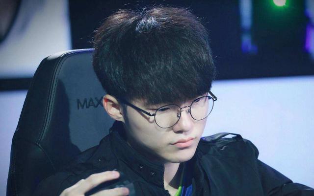 姿态与Letme讨论Faker：这人还在不断进化是最恐怖的