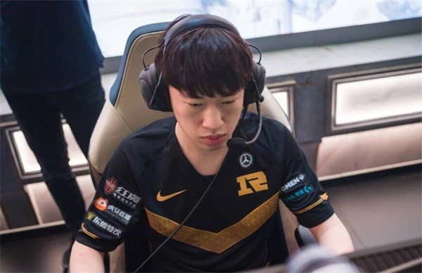 Uzi再度对阵Rekkles FPX保持状态出击