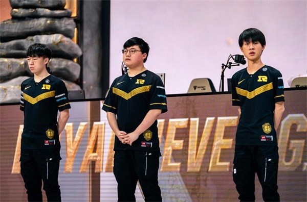 RNG再战SKT争头名 Uzi能否复仇Faker