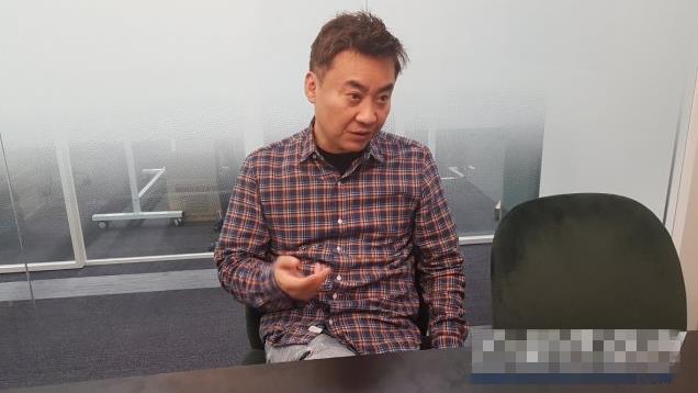 扔椅子、掐脖子，LCK引以为豪的体系下，选手到底有多卑微？