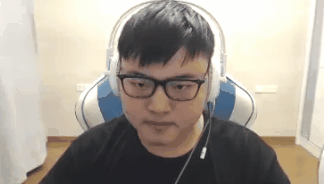 慌了！UZI更改直播间标题，引发粉丝担忧：那一天真的要来了？
