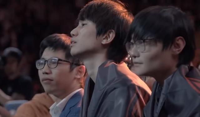 又摊上事了！LPL解说娃娃一句话惹LPL粉丝众怒，娃娃：并没有不妥
