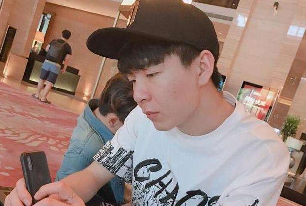PDD直播间豪赌50万！RNG新赛季必是全华班，Thesky去了都不要