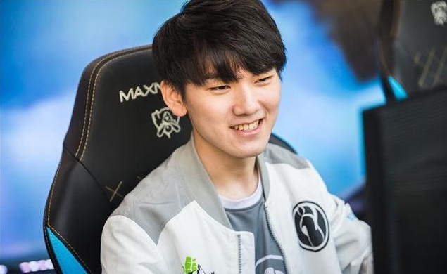 阿水真要去EDG？Scout直播回应爱萝莉