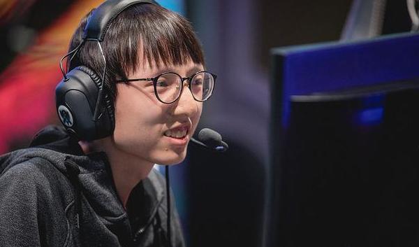 MLXG：职业选手Rank打得高没啥用，RNG夺冠的时候我也就钻1