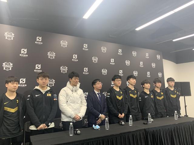 RNG德杯四强赛后群访：和EDG五五开就完事了