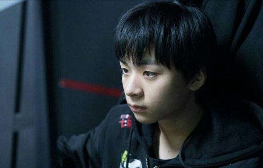 Able离队RNG后心态崩了！韩服消极比赛被举报，还被C皇智商压制？