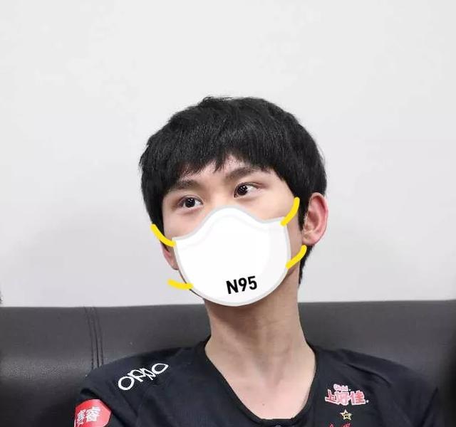 当LOL选手带上口罩：小明很高冷，Uzi嫌口罩太小，微笑是第一人