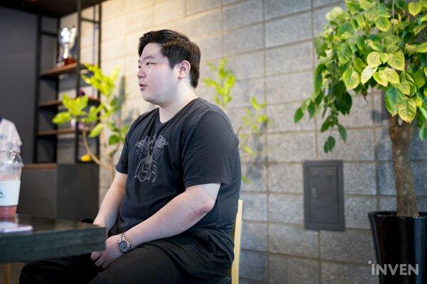 前iG冠军教练专访：离开iG原因是价值观不符；上单选手都很难控制
