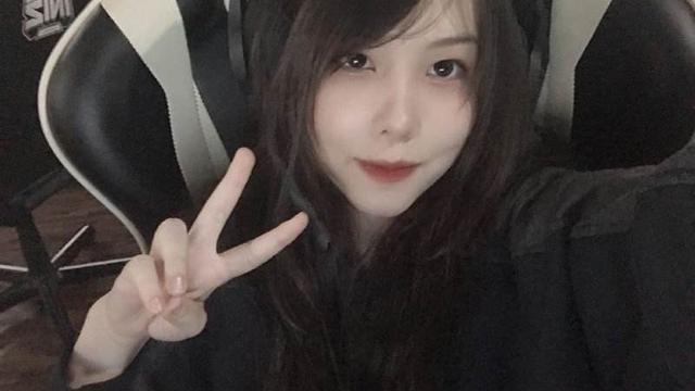 Mayumi专访：不在意男孩子长相，想加入FPX或iG，想和RNG做对手