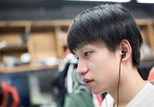 EDG厂长首谈职业生涯KDA这么高的原因，直言很感谢一个人
