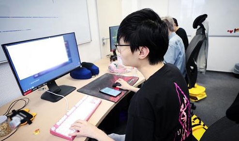 S9小组赛在即：Rookie冲分熬倒OB主播