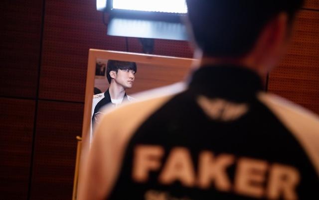 S9赛前韩服成修罗场？Faker冲分韩服第四，一个英雄让对手警惕