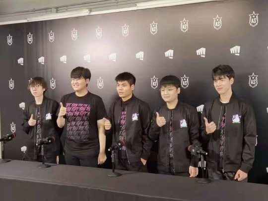 全明星退役选手群访 如果能打赢谁愿意娱乐呢