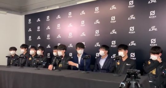 小虎：一血单杀大家很兴奋下一秒我就死了
