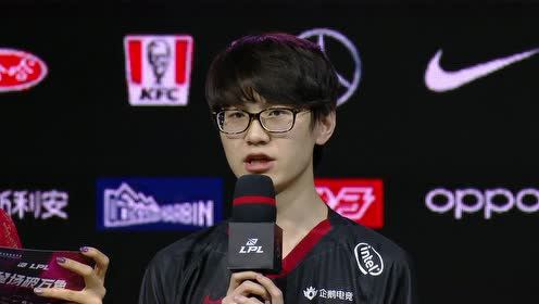 Meiko：因为我是哥哥所以总会请队友吃饭 祝大家新年快乐