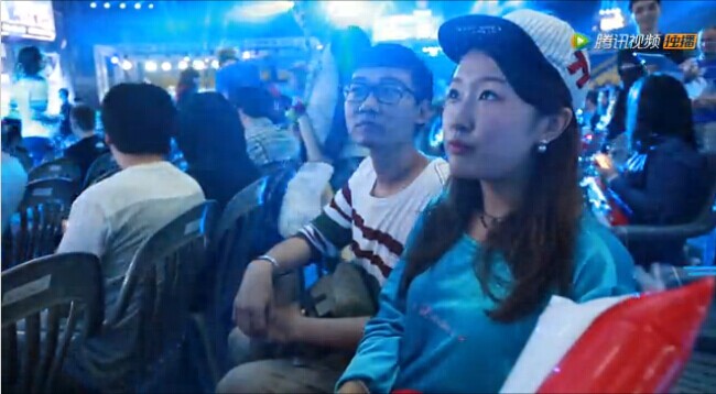 S4现场采访：大哥女粉丝也想强吻Gogoing