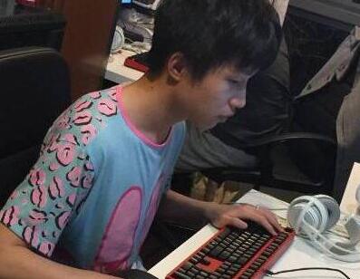 厂长也有少女心 小猪T恤实力抢镜