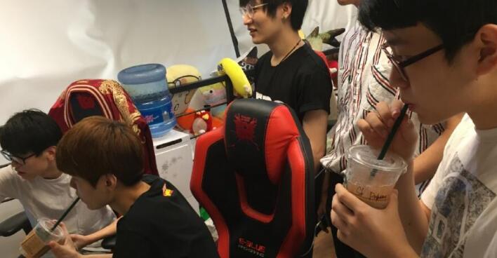 EDG赴韩集训备战S6 暂无扣肉身影
