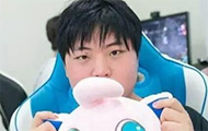 UZI带RNG挺进S6八强 昔日全民直播糗照流出