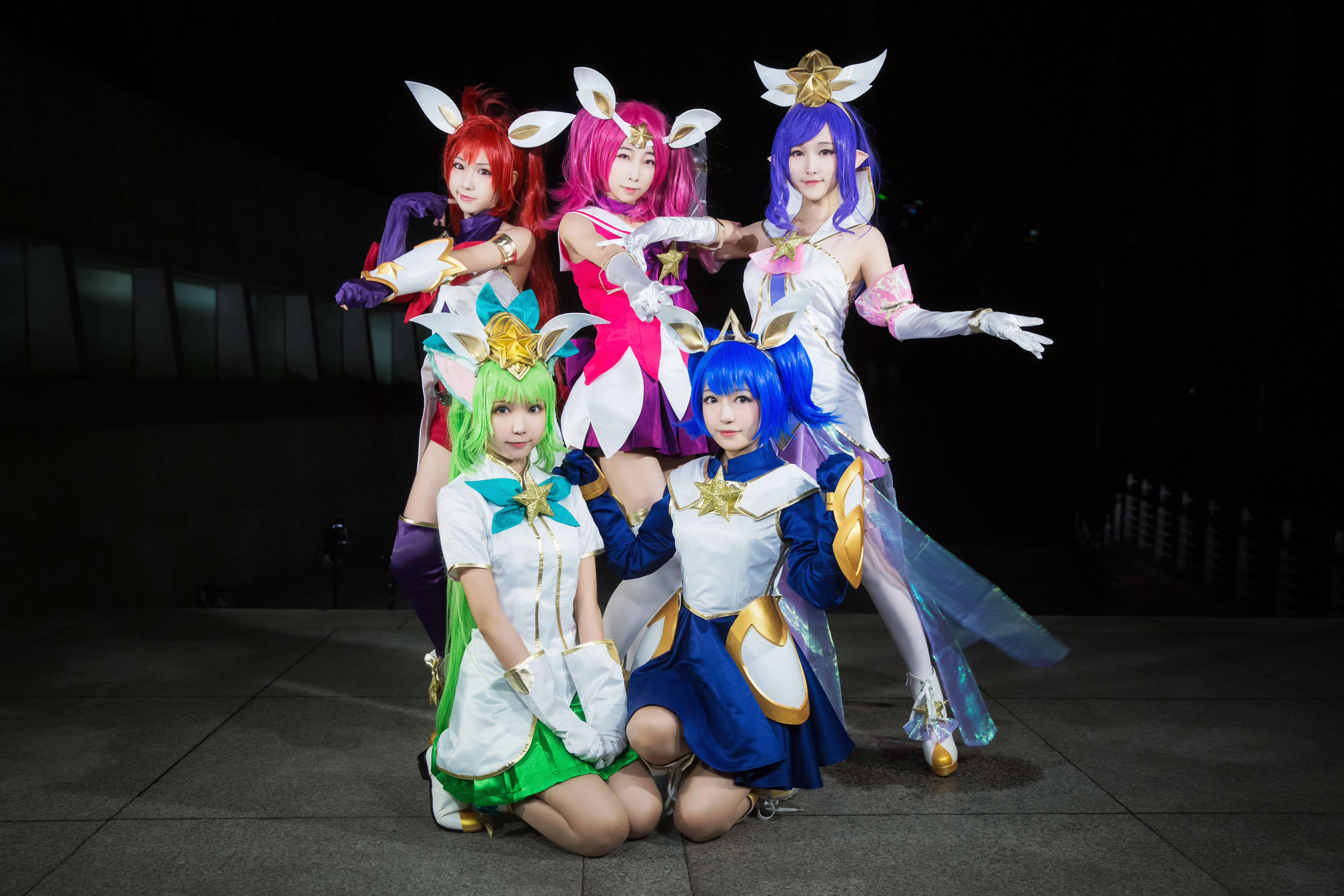 破除次元壁！LOL魔法少女宅舞来袭