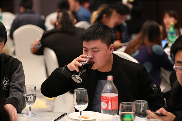 德杯宴会战队齐聚，Looper一脸蒙蔽