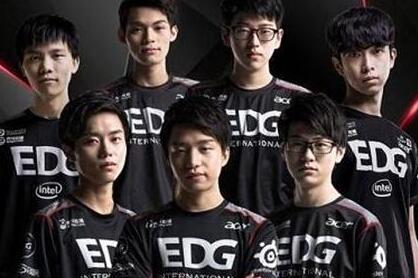 AHQ众人现身EDG跨年 西门惨遭白银单杀