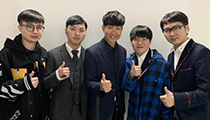 IG战队中单Rooike迷弟愿望达成 成功和林俊杰合影