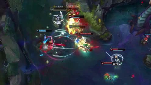 LOL：王者1000点以上的团战，春哥闪现金身疯狂乱秀