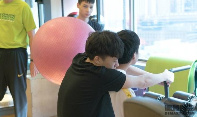 RNG登顶不是梦 LPL三场焦点战将开打