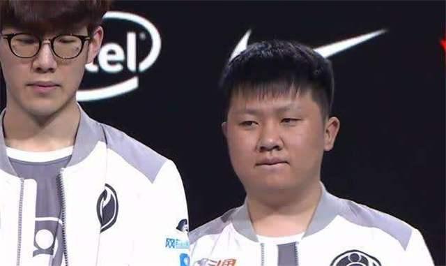 Rookie和iG二队小乐言韩服双排，划一个重点：已满17岁