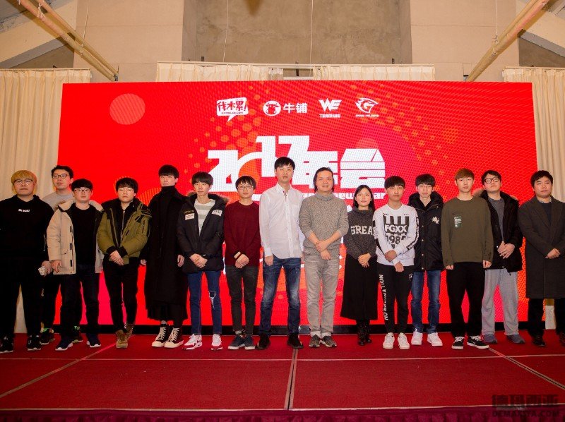幸运粉丝晓函和<a href=/yingxiong/ target=_blank class=infotextkey>英雄</a>联盟分部