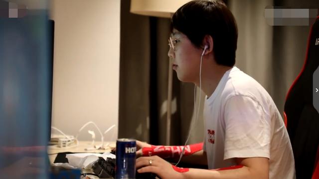 JDG战队备战洲际赛，IMP手伤令人心疼，却依然努力备战训练赛