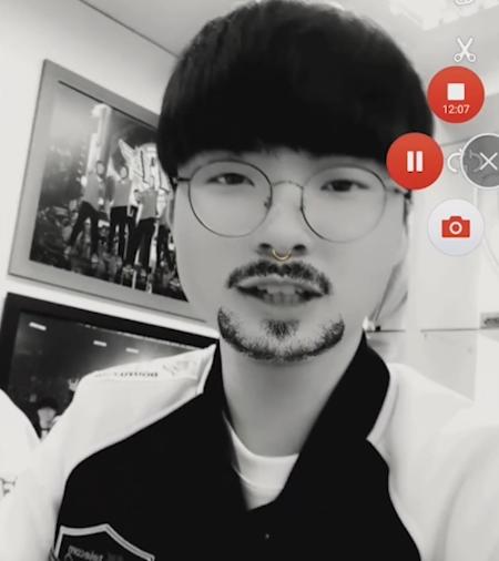 SKT搞笑花絮曝光！哪一款造型的Faker是你喜欢的？