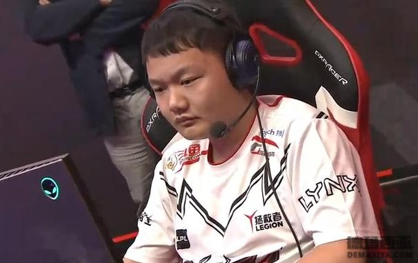 春季亚军遭TES双杀 JDG季后赛危险了