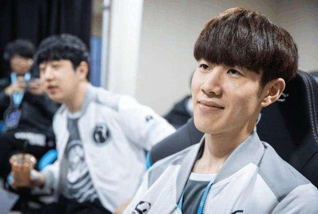 PDD谈到职业选手转会身价，Knight9身价18年顶尖，Theshy不敢想