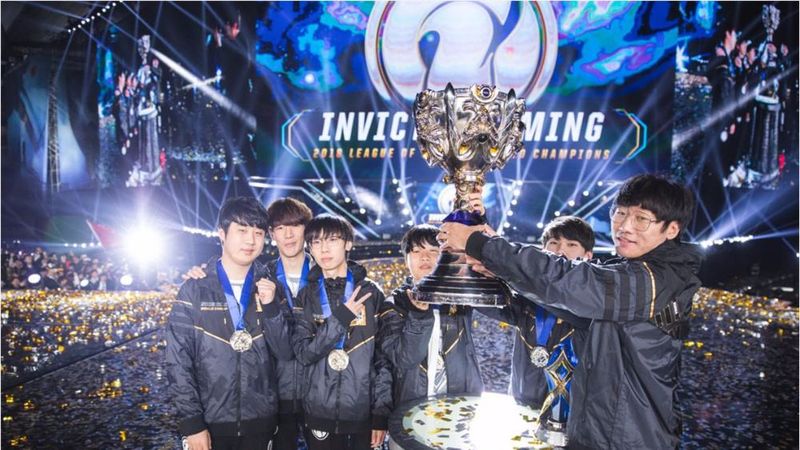 《LOL》史上最强阵容 8届S赛冠军齐聚S9 