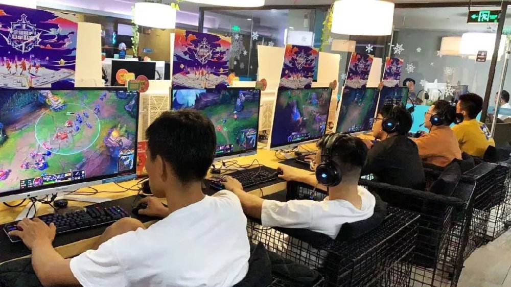 小偷玩LOL被“坑” 气急报假警称队友吸毒后自己被抓