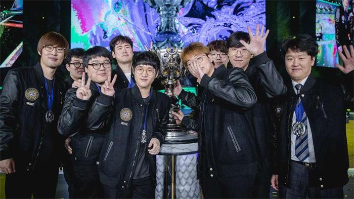《LOL》史上最强阵容 8届S赛冠军齐聚S9 