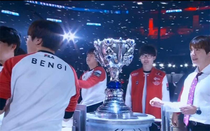 《LOL》史上最强阵容 8届S赛冠军齐聚S9 
