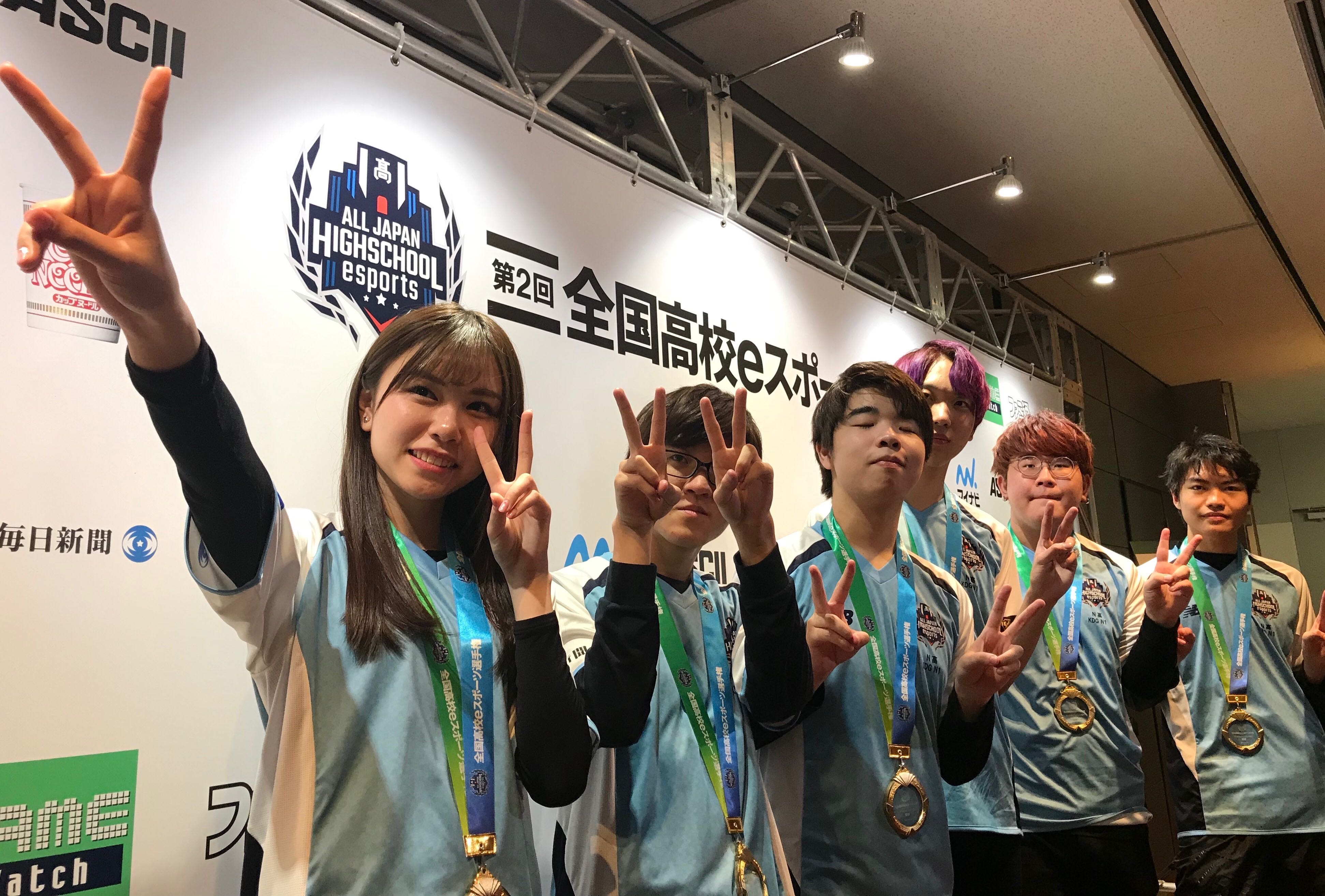 日本美少女夺《英雄联盟》高中联赛冠军 网友热捧