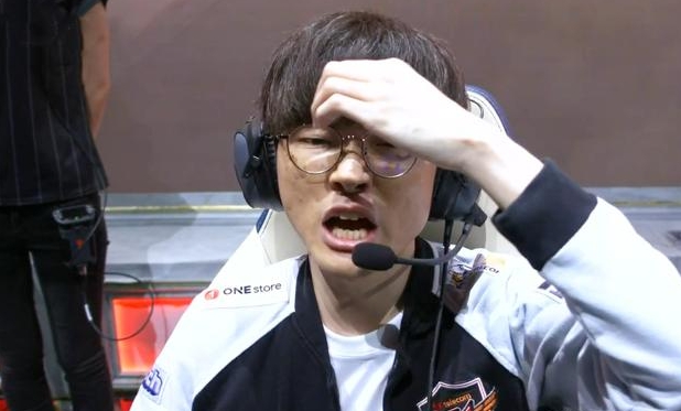 <a href=/gaoshou/uzi/ target=_blank class=infotextkey>UZI</a>含泪Faker手抖 盘点S9扎人心的画面