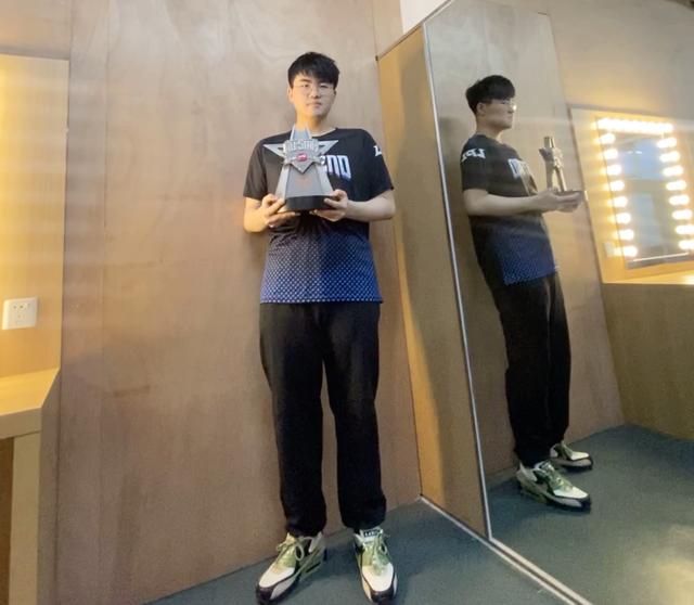 姿态谈全明星 这MVP对自己来说很重要