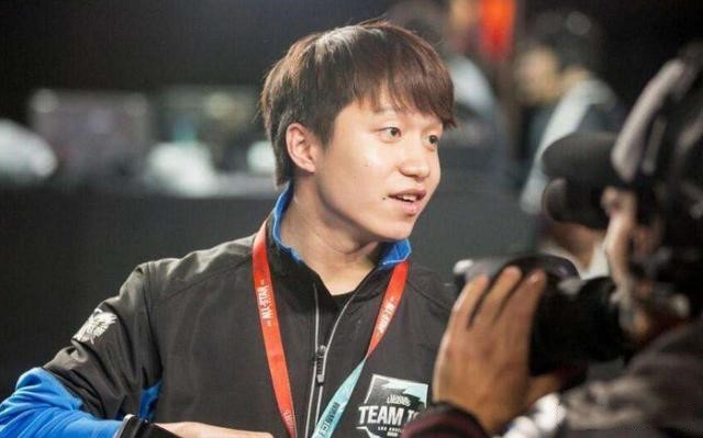 记得Cat讨论各战队非卖品 厂长UZI在列