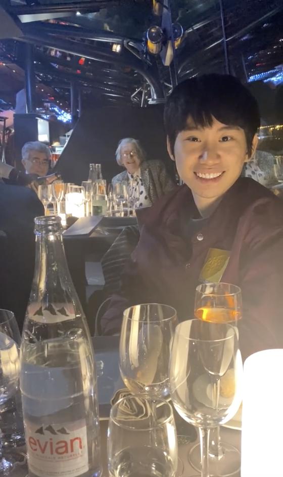 糖小幽微博秀恩爱，与Doinb在豪华游艇上共进晚餐，网友：我酸了